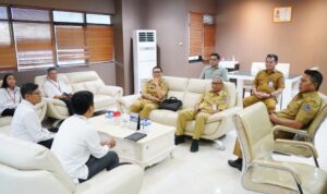 Sekprov Tahlis Gallang saat menerima kunjungan BPS Sulut, Selasa (5/5/2026). (foto : istimewa)