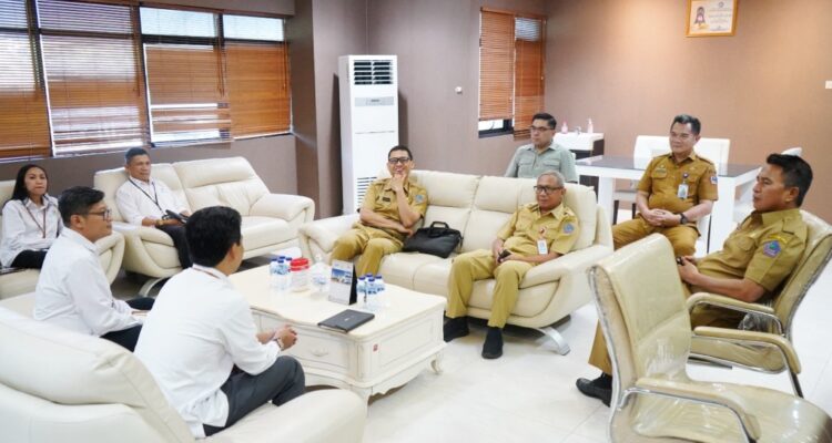 Sekprov Tahlis Gallang saat menerima kunjungan BPS Sulut, Selasa (5/5/2026). (foto : istimewa)
