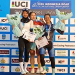 ‎Jireh Gracia Waleleng saat naik podium utama pada ajang Indonesian Road Cycling Championship (IRCC) 2026 yang berlangsung di Pangandaran, Jawa Barat, pada 18–22 Juni 2026. (foto : istimewa)