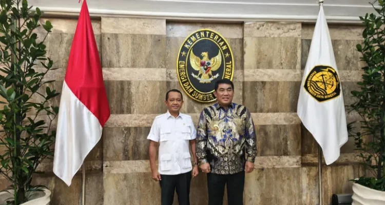 Gubernur YSK bersama Menteri ESDM Bahlil Lahadalia, (foto : ist)