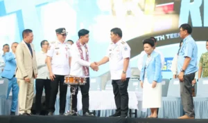 Momen kebersamaan Wapres Gibran dan Gubernur YSK di pembukaan Perkemahan Pemuda GPDI Sulawesi Utara. (dok.istimewa)