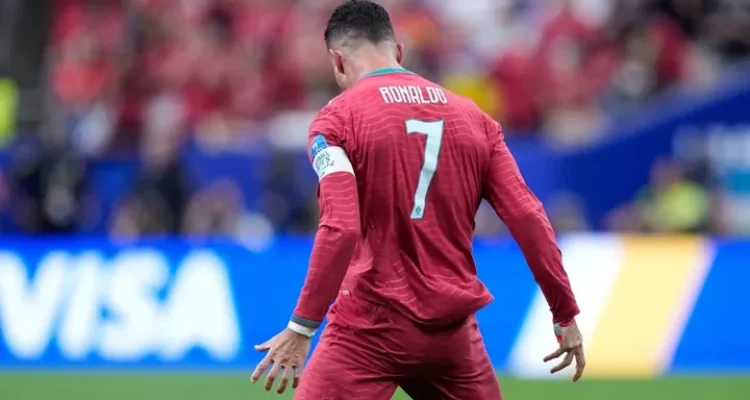 Cristiano Ronaldo mencetak dua gol ke gawang Uzbekistan sekaligus mencatatkan namanya sebagai pencetak gol terbanyak Portugal dalam ajang Piala Dunia. (Sky Sports)