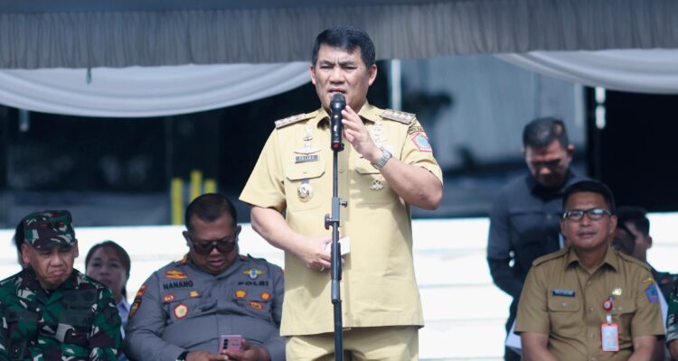 Gubernur Sulawesi Utara Yulius Selvanus Komaling (YSK) saat memberikan sambutan dalam acara perayaan hari raya Qurban di Manado, Sulawesi Utara. Gubernur YSK juga menyampaikan ucapan selamat Tahun Baru Islam 1 Muharram 1448 Hijriah kepada seluruh umat Muslim di Sulut. (foto : ist)