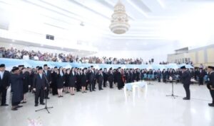 Gubernur YSK saat melantik dan mengambil sumpah/janji jabatan 134 Pejabat Eselon III dan IV, (foto : ist)