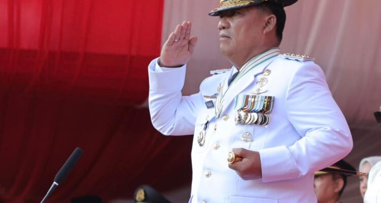 Gubernur Sulut, Mayjen TNI (Purn) Yulius Selvanus, SE