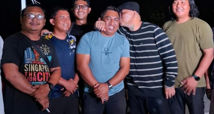 ‎Momen akrab Ketua Pertina Sulut Hendra Jacob dan Pembina Pertina Sulut Izhak Tambani bersama tim. (dok.HJ)