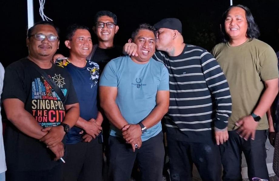 ‎Momen akrab Ketua Pertina Sulut Hendra Jacob dan Pembina Pertina Sulut Izhak Tambani bersama tim. (dok.HJ)