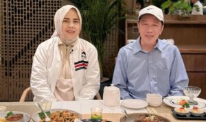 ‎Momen Ketua DPW PSI Sulut Tatong Bara bersama Motivator PSI Joko Widodo (foto : istimewa)