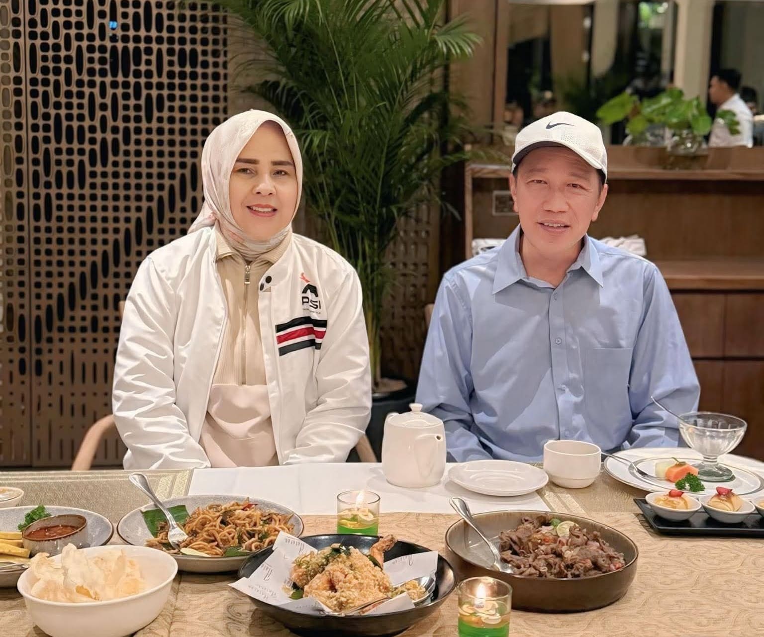 ‎Momen Ketua DPW PSI Sulut Tatong Bara bersama Motivator PSI Joko Widodo (foto : istimewa)