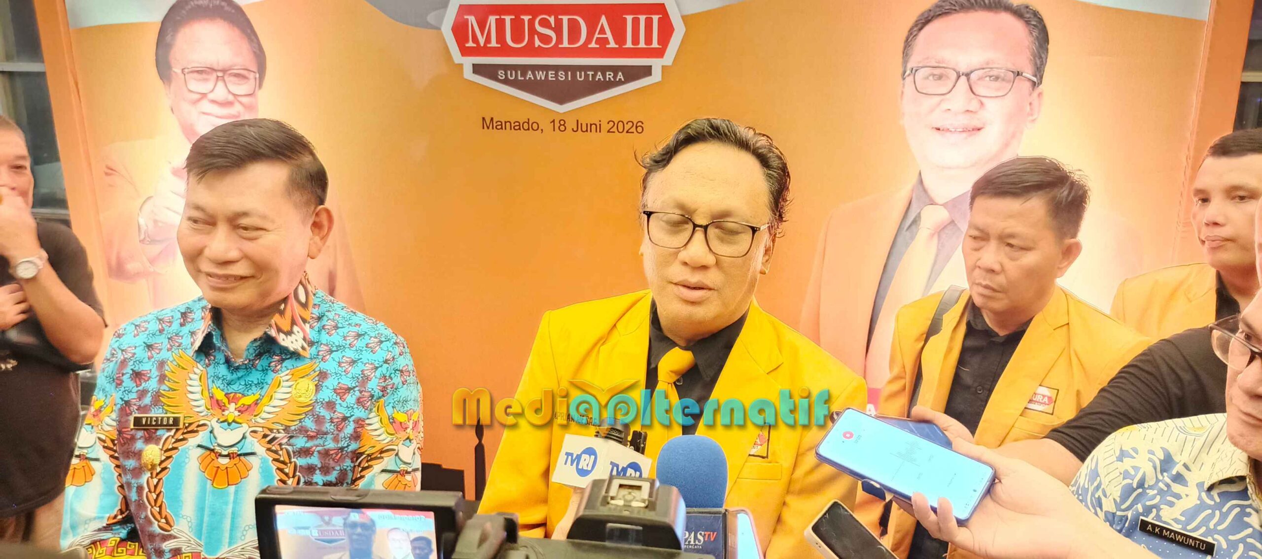 Ketua DPD Hanura Sulut Apriano Ade Saerang (AAS) bersama Wagub Sulut saat wawancara. (foto : mediaalternatif)