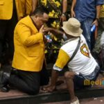 Momen haru Sekjen Hanura Benny Rhamdani bersama penyandang disabilitas Anta usai Pelantikan DPD Hanura Sulut, di M Icon convention centre, Kamis (18/6/2026).