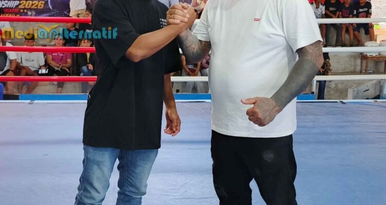 Pembina Pertina Sulut Izhak Tambani bersama Aser Kewas. (dok.mediaalternatif)