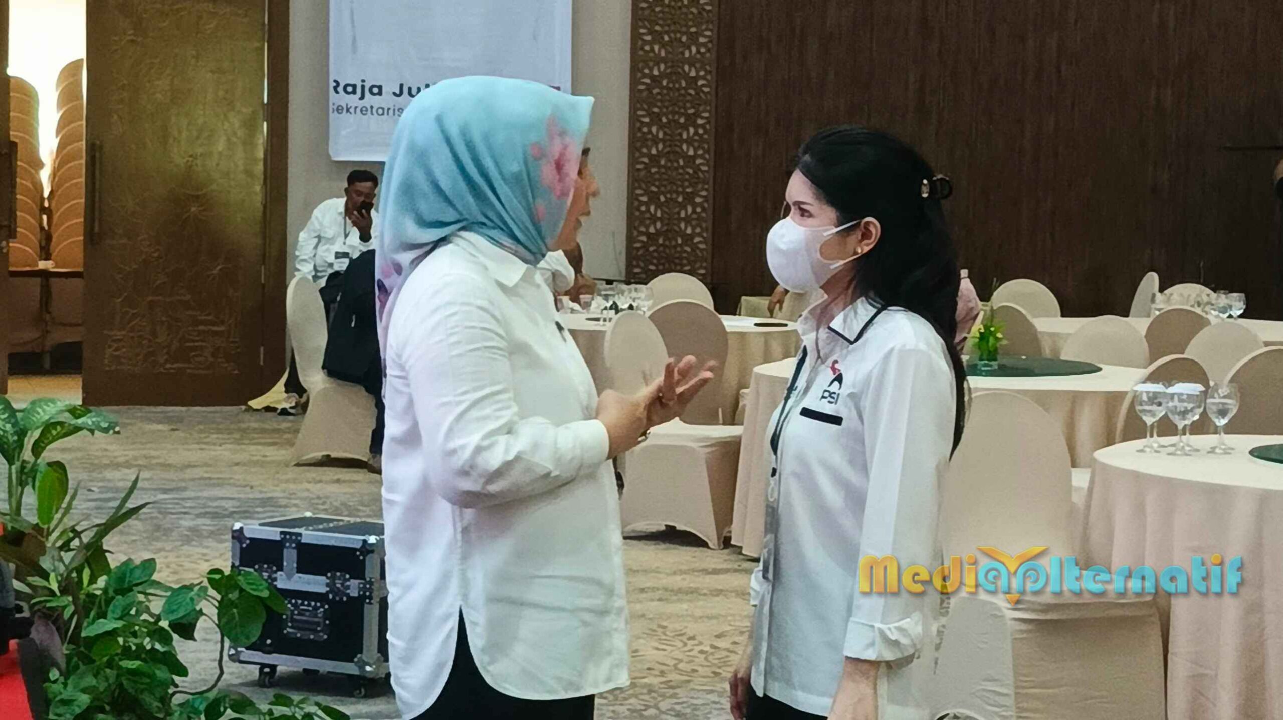 Foto : Ketua DPW PSI Sulut Ir. HJ. Tatong Bara dan Ketua DPD PSI Manado Monica Tambajong, S.E., M.B.A. (dok.mediaalternatif)