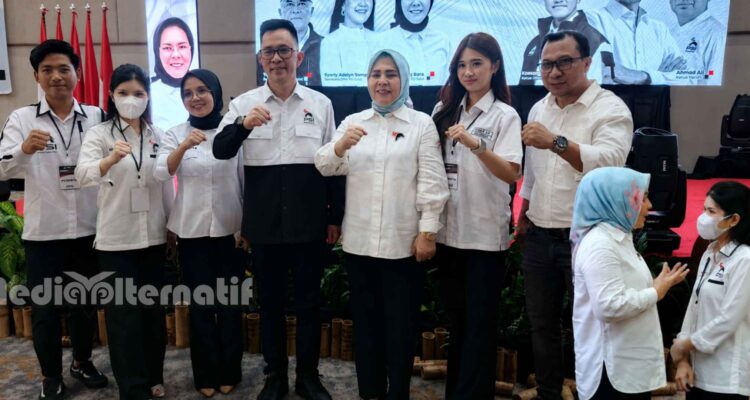 DPD PSI Manado foto bersama usai Rakorwilsus, insert Ketua DPD Manado Monica Tambajong dan Ketua DPW Sulut Hj. Tatong Bara (dok.mediaalternatif)
