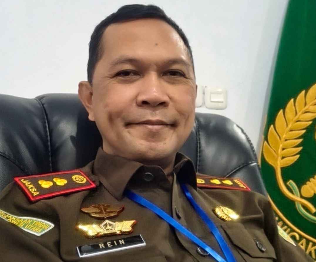 Dr. Reinhard Tololiu