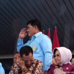 Momen saat Presiden Prabowo menyapa Gubernur Yulius Selvanus. (dok.istimewa)