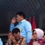 Momen saat Presiden Prabowo menyapa Gubernur Yulius Selvanus. (dok.istimewa)