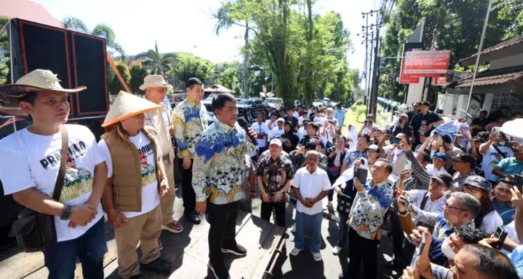 Gubernur YSK dan Wagub Victor bersama rakyat dukung program Presiden Prabowo (Istimewa)