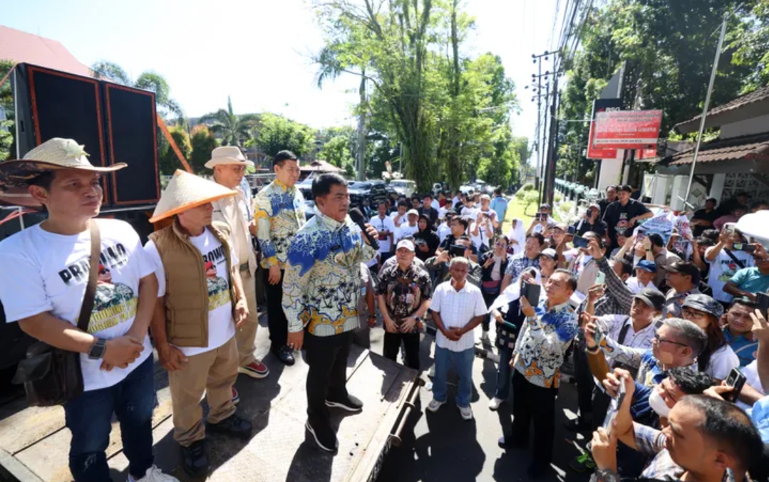 Gubernur YSK dan Wagub Victor bersama rakyat dukung program Presiden Prabowo (Istimewa)