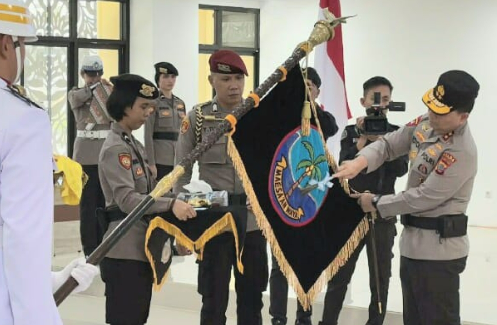 Upacara Pemuliaan Nilai-Nilai Luhur Tribrata yang dirangkaikan dengan tradisi pencucian Pataka Polda Sulut “Maesa’an Waya” di aula Polda Sulut, Senin (29/6/2026).