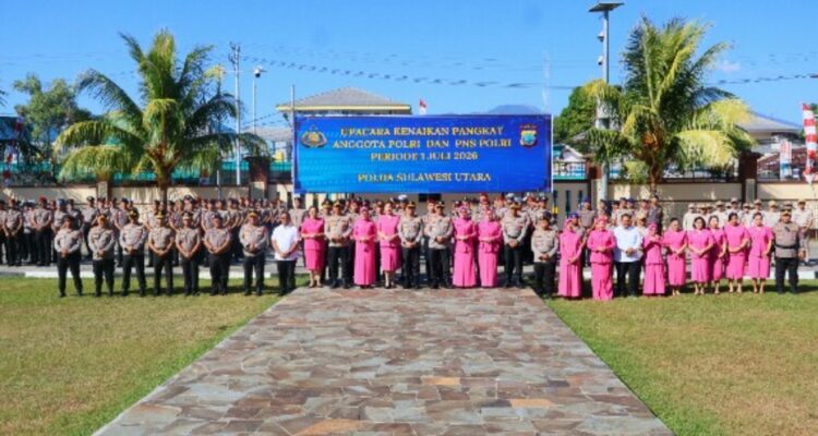 Foto bersama di momen upacara Korps Raport Kenaikan Pangkat