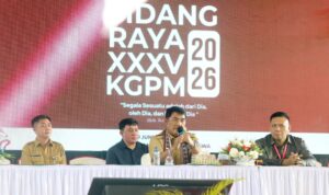 Gubernur Yulius Selvanus saat menghadiri Sidang Raya XXXV Kerapatan Gereja Protestan Minahasa (KGPM) Tahun 2026