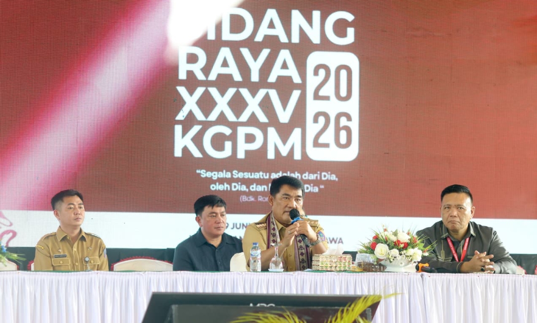 Gubernur Yulius Selvanus saat menghadiri Sidang Raya XXXV Kerapatan Gereja Protestan Minahasa (KGPM) Tahun 2026
