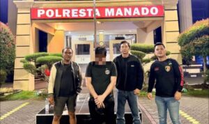 Tersangka saat diamankan di Polresta Manado