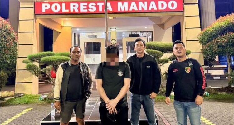 Tersangka saat diamankan di Polresta Manado