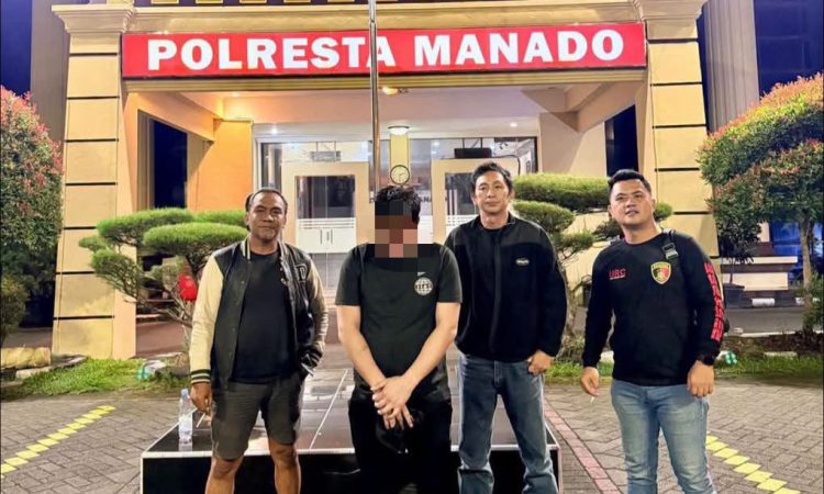 Tersangka saat diamankan di Polresta Manado