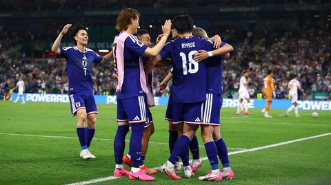 Para pemain Jepang merayakan gol ke gawang Tunisia di laga Grup F Piala Dunia 2026. (REUTERS/Daniel Becerril)