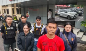 4246981981 Tim URC Ditreskrimum Polda Sulut mengamankan pelaku dan mobil yang digelapkan. (dok.istimewa)