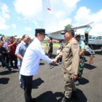 Gubernur Yulius Selvanus saat tiba di Talaud disambut Bupati Talaud Welly Titah. (dok.ist)