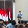 Gubernur saat memberikan pengarahan kepada pejabat administrator dan pejabat fungsional ahli madya di Aula Mapalus, Kantor Gubernur Sulawesi Utara, Jumat (17/7/2026)