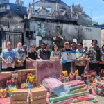 Pemprov Sulut menyalurkan bantuan kemanusiaan darurat bagi korban kebakaran di kawasan Asrama Gabungan Pakowa (Asgap) Manado. (dok: Istimewa)