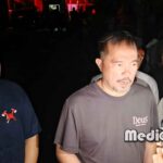‎Wakil Wali Kota Manado Richard Sualang saat meninjau lokasi kebakaran yang menghanguskan permukiman warga di Kelurahan Wanea Lingkungan I, Rabu (29/7/2026) malam. (dok.mediaalternatif)