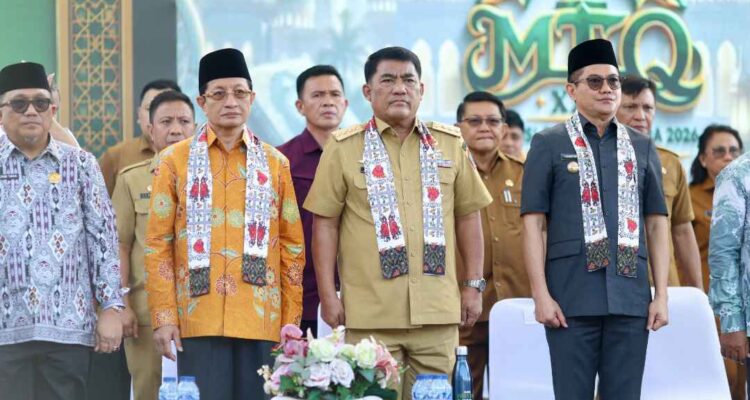 Gubernur Sulut, Mayjen TNI (Purn) Yulius Selvanus, SE, bersama Menteri Agama RI, Prof. Dr. KH. Nasaruddin Umar, dalam pembukaan Musabaqah Tilawatil Qur’an (MTQ) XXXI tingkat Provinsi di Alun-alun Pemerintah Kabupaten Minahasa Utara, Senin (6/7/2026).