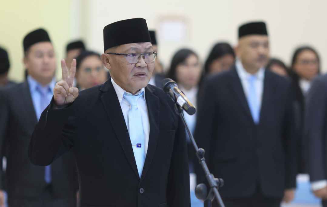 ‎Hendrik Tendean saat dilantik dan diambil sumpah jabatannya oleh Gubernur Sulawesi Utara, Mayjen TNI (Purn) Yulius Selvanus, di Wisma Negara Bumi Beringin, Manado, Selasa (7/7/2026) malam.