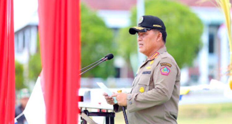 Gubernur Sulawesi Utara, Yulius Selvanus, saat membuka secara resmi Upacara Pembukaan Karya Bakti Skala Besar Tahun 2026 yang berlangsung khidmat di Lapangan Rumah Dinas Bupati Kepulauan Talaud, Rabu (15/7) siang.