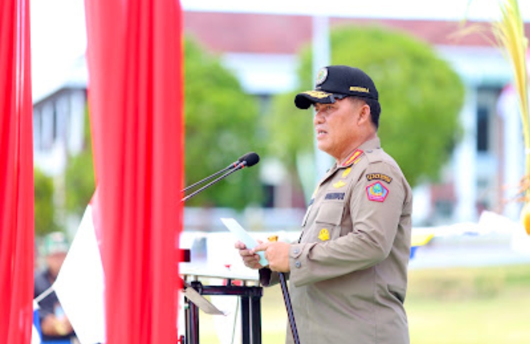 Gubernur Sulawesi Utara, Yulius Selvanus, saat membuka secara resmi Upacara Pembukaan Karya Bakti Skala Besar Tahun 2026 yang berlangsung khidmat di Lapangan Rumah Dinas Bupati Kepulauan Talaud, Rabu (15/7) siang.