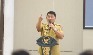 Screenshot_20260721-085014 Gubernur YSK saat memberikan arahan kepada seluruh kepala SMA, SMK, dan SLB se-Sulawesi Utara. (dok.tim ysk)