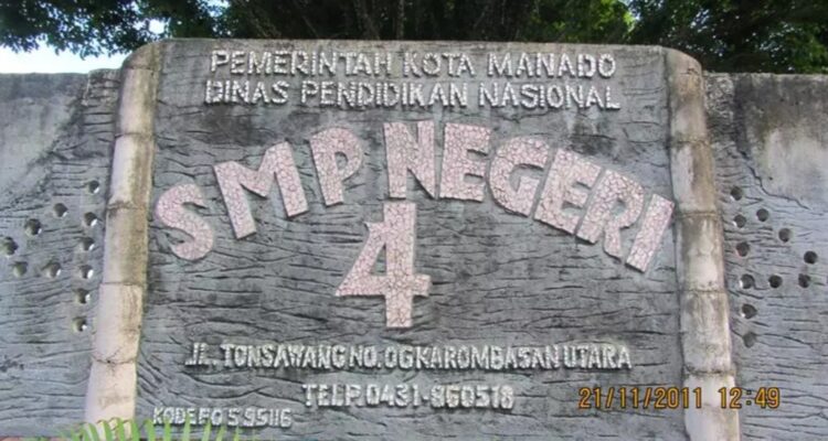 Papan Nama Sekolah SMP 4 Manado. (dok.istimewa)