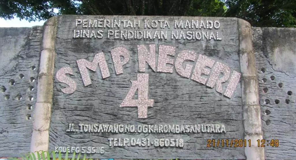 Papan Nama Sekolah SMP 4 Manado. (dok.istimewa)
