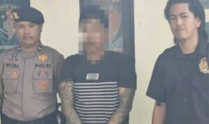 Terduga pelaku berinisial AM diamankan setelah diduga melakukan tindak pidana rudapaksa terhadap seorang remaja putri berusia 15 tahun di Kecamatan Beo, Kabupaten Kepulauan Talaud, pada Februari 2026.