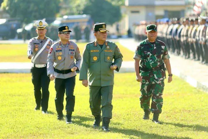 Gubernur Sulawesi Utara, Mayjen TNI (Purn.) Yulius Selvanus, S.E., memimpin Apel Gelar Pasukan Tanggap Bencana Dampak El Nino Tahun 2026 di Lapangan Apel Mapolda Sulut, Selasa (4/8/2026).