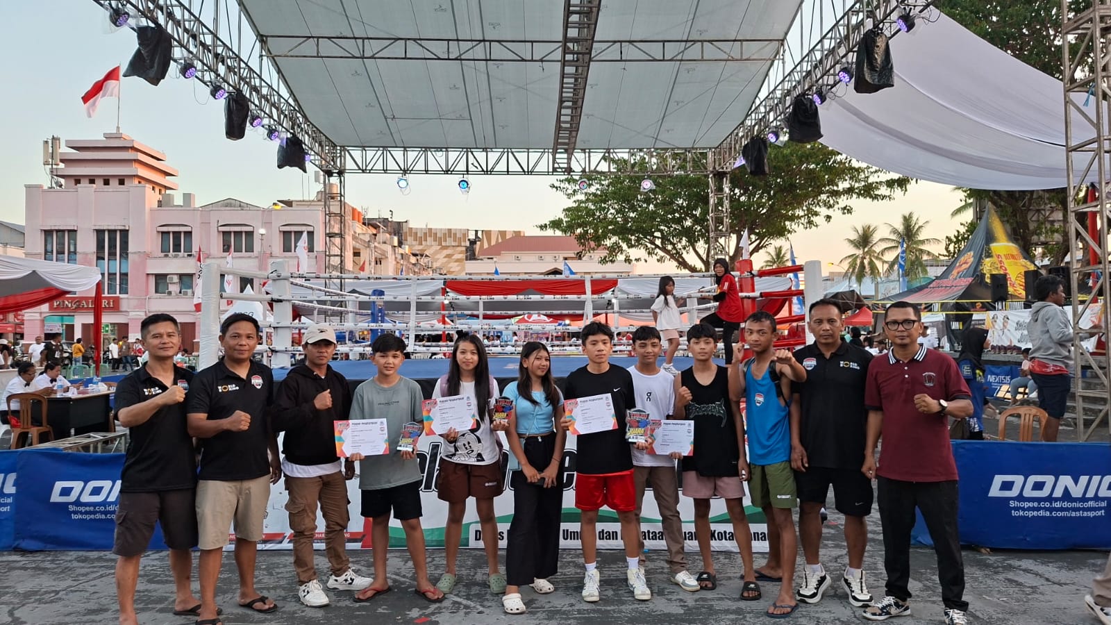 KBC bawah pulang satu medali emas, satu medali perak, dan satu medali perunggu pada Kejuaraan Tinju Piala Wali Kota Manado 2026 yang berakhir pada Minggu (2/8/2026).