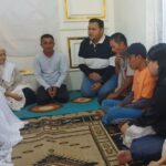 Ketua Tidar Sulut, Bara Prima saat mengunjungi rumah keluarga korban drag race di tanah totabuan, (dok.ist)