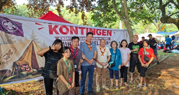 Kakwarcab Minsel, Adv. Donny Tampemawa, S.Pd., S.H., M.H., bersama Ketua Harian Kwarcab Minsel, Arthur Tumipa, meninjau langsung kesiapan Kontingen Kwarcab Minsel yang akan mengikuti Jambore Nasional (Jamnas) 2026. 