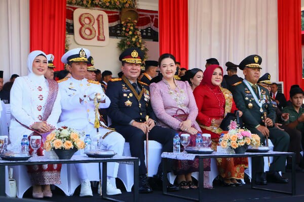 Kapolda Irjen Pol Roycke Harry Langie saat menghadiri upacara HUT ke 81 RI di Kantor Gubernur, Senin (17/8/2026).