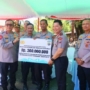 Kapolda Sulawesi Utara Irjen Pol Roycke Harry Langie secara simbolis menyerahkan bantuan keuangan tanggap darurat sebesar Rp300 juta untuk mendukung penanganan pascabencana di wilayah Provinsi Nusa Tenggara Timur (NTT), Kamis (20/8/2026).